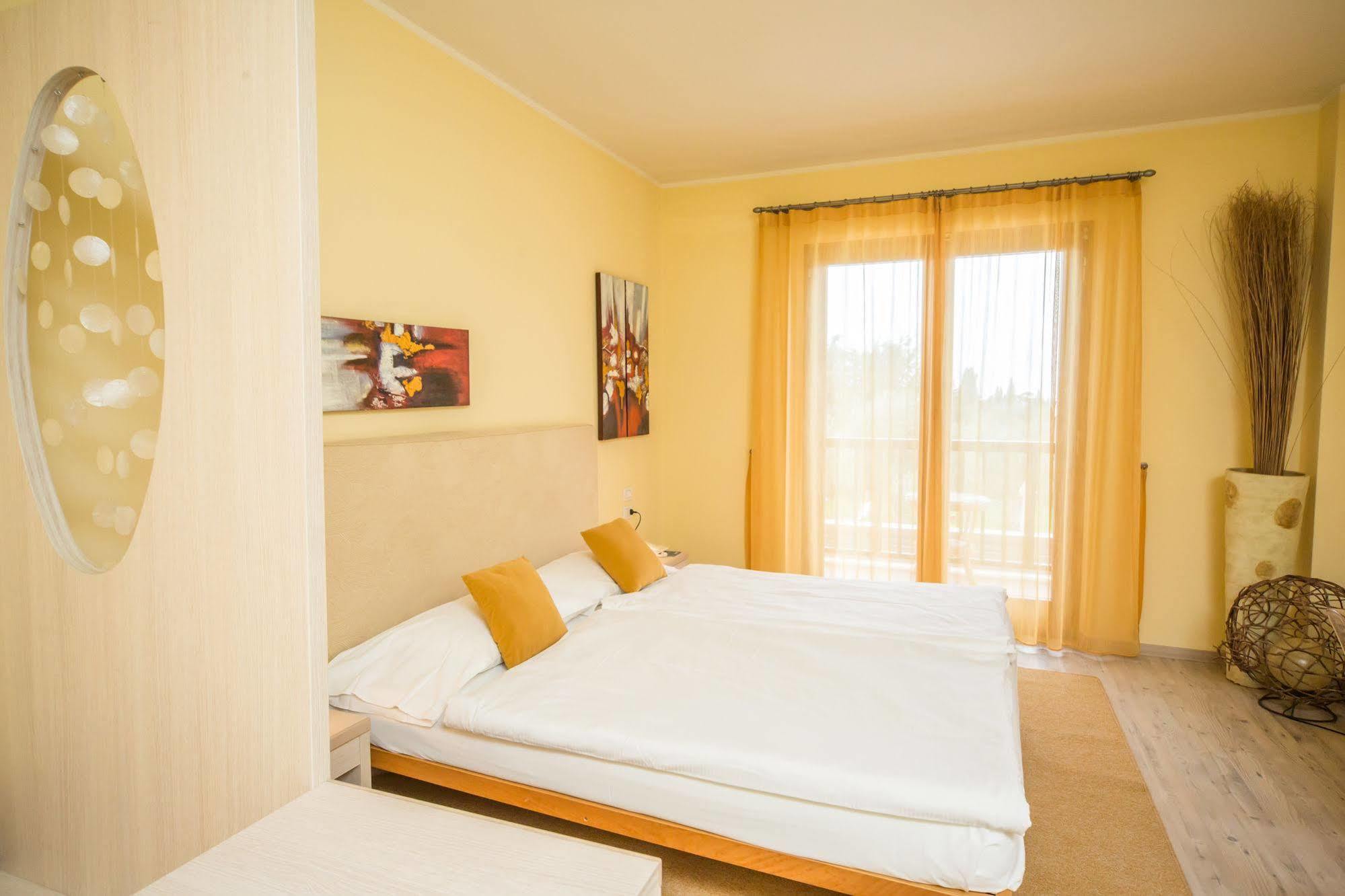 מאלצ'סינה Club Hotel Olivi - Tennis Center מראה חיצוני תמונה